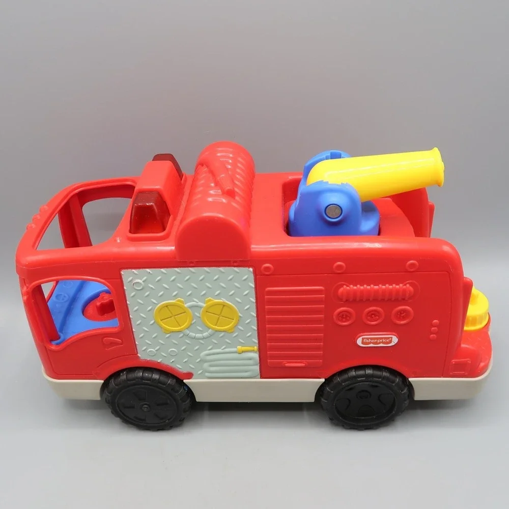 2016 Fisher Price Little People‎ Helping Others Musical Fire Truck with Fireman